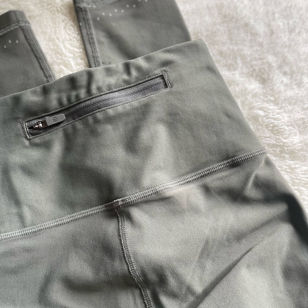 Lululemon Athletica Detailed Leggings - Picture 4 of 10